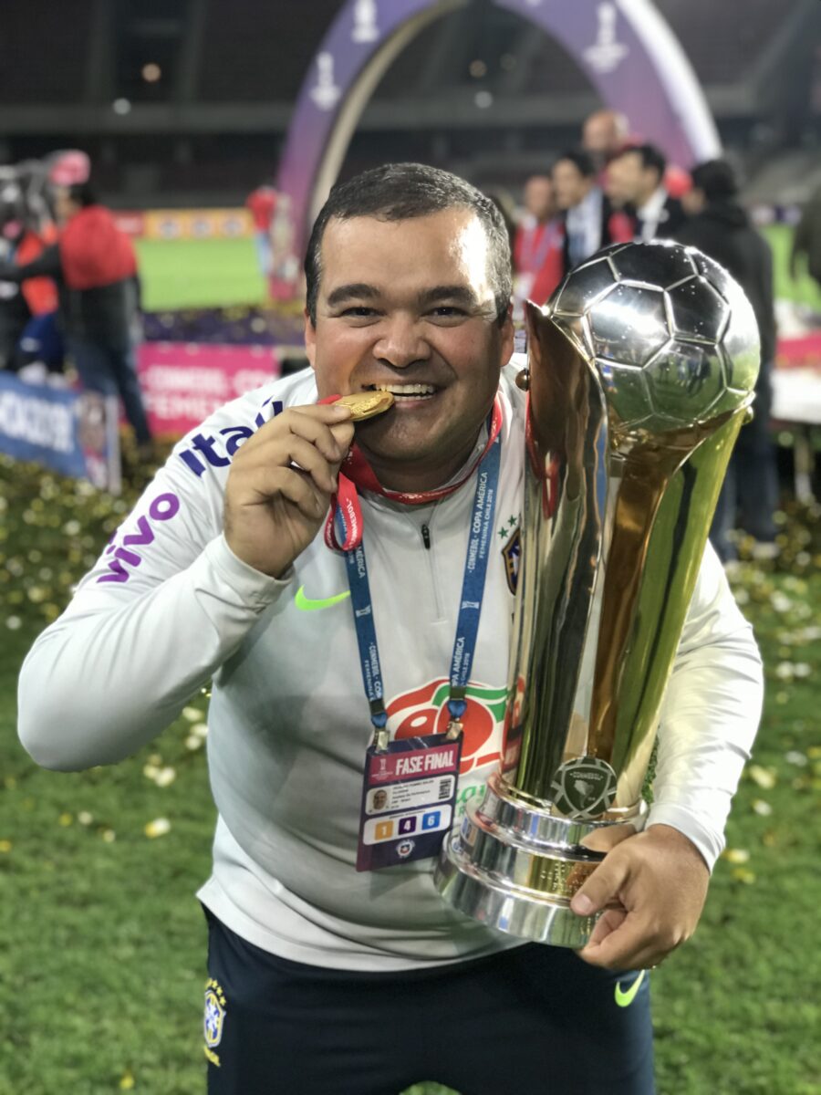 Ricardo Pombo Sales em atividade pela Seleção Brasileira Feminina